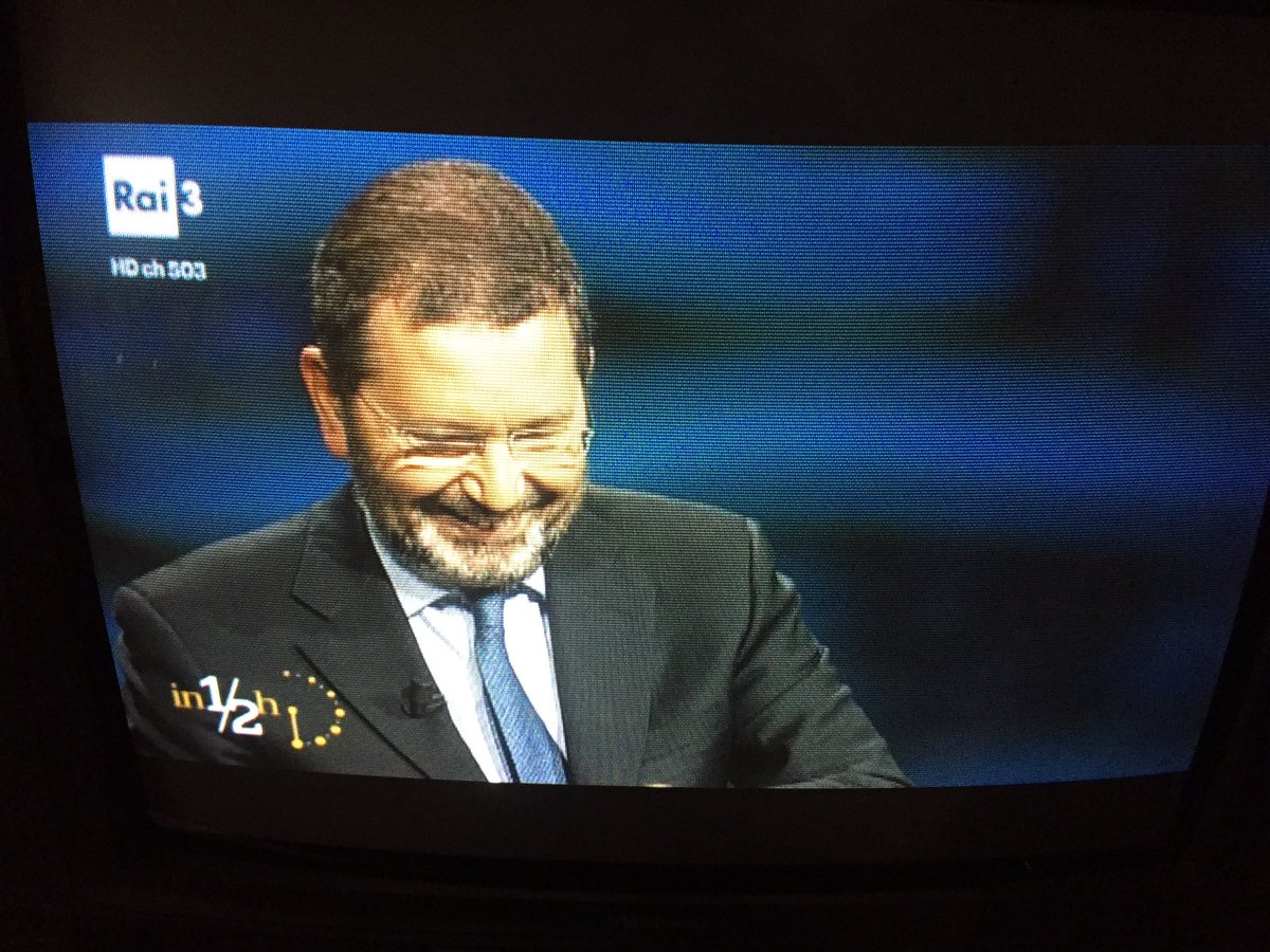 andegu's tweet image. Il martire #Marino mezz'ora dall'Annunziata x dire cosa? Che sta con D'Alema. #appendialchiodocheemeglio