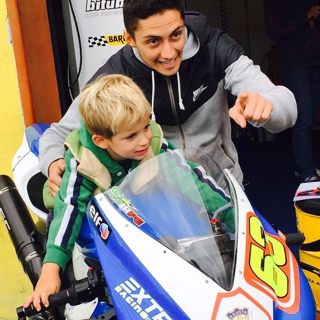 extremerservice's tweet photo. Nicolò in folle abbandono sull' #mvagusta #f3675 #extremeracingservice 😁😀 #mugellocircuit #mugello #scarperia #fire… https://t.co/k0DFP24KeJ