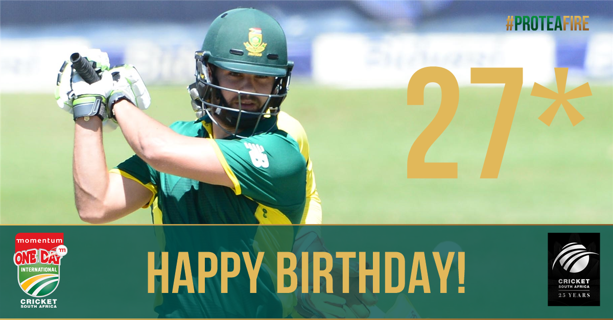 ProteasMenCSA's tweet photo. New batsman in is @Rileerr, it's also his birthday! He's #27notOut! #ProteaFire #SAvAUS https://t.co/RdCYsuPxzf