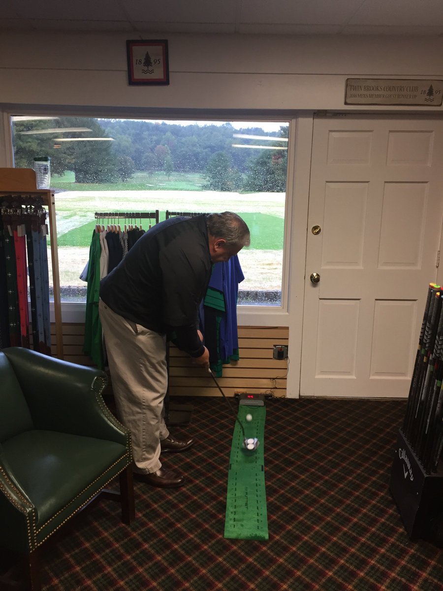 TwinBrooksCC's tweet photo. Making the best of a rainy day here at Twin Brooks. Hopefully it will clear up soon! #twinbrookscc #puttist https://t.co/fySNkInsym