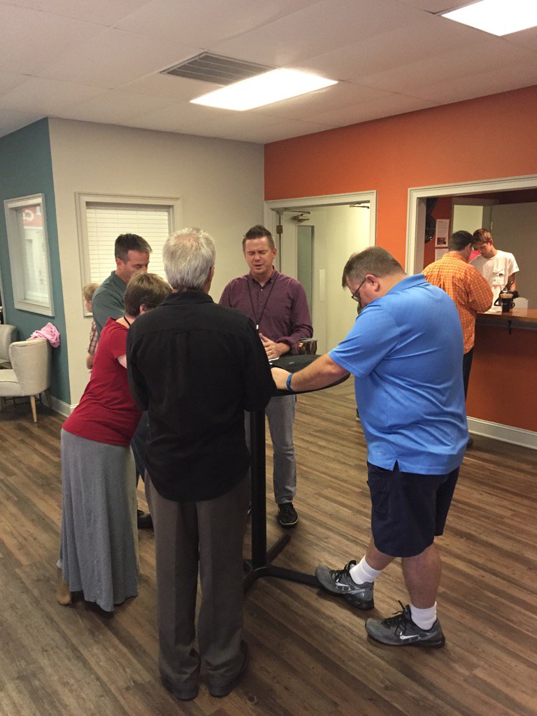 daveberlin05's tweet photo. I love when leaders lead and believers serve. Great morning @CrossroadsOne https://t.co/a1rNiKkZrk