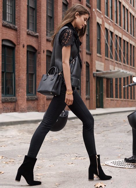 vsactu's tweet photo. New : Taylor Hill for Michael Kors https://t.co/3ExtIr1mNc