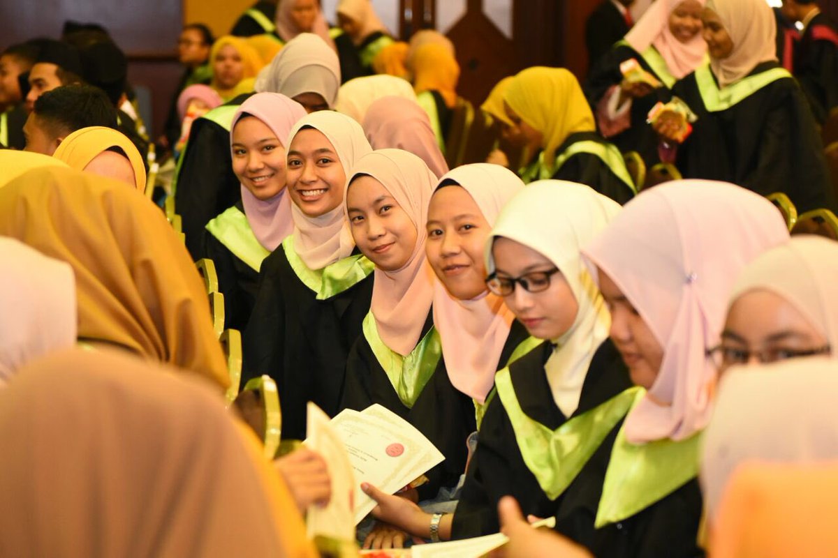 MohdShukriYajid's tweet photo. Faces of success at Schools' grad event. Congrats &amp; all the best on your SPM. https://t.co/wcwfcXpyvL