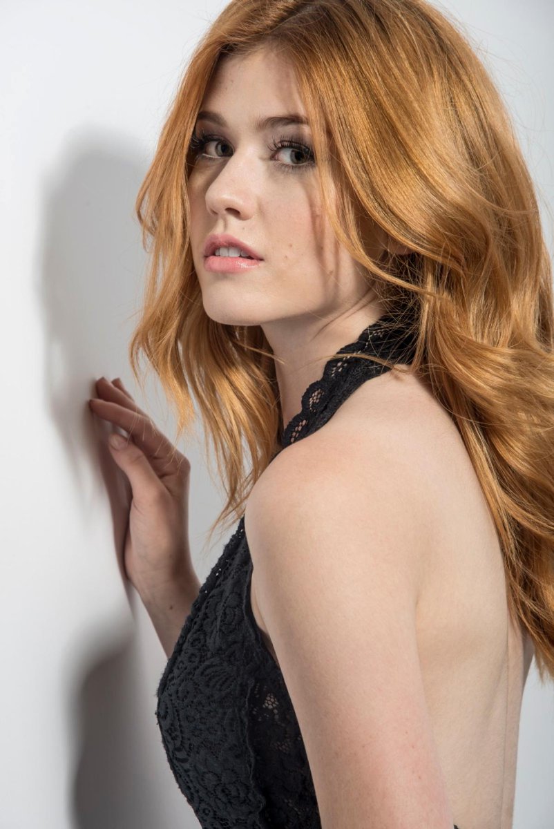 Pandemonium_Es's tweet photo. Añadidas las portraits de Dom, Emeraude y Kat en la NYCC a la galería: https://t.co/LLR2ojZYnE https://t.co/tHe6PHFGaF