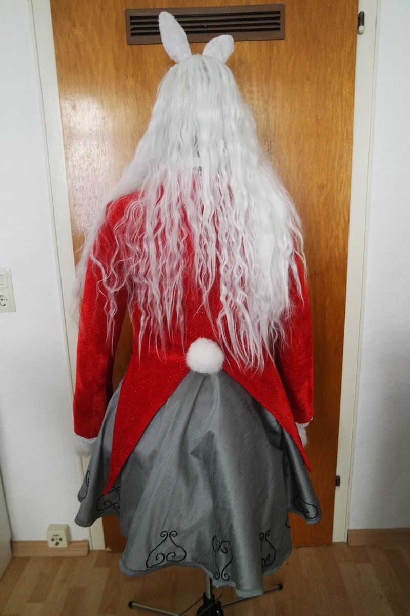 CoutureCostumes's tweet photo. The #WhiteRabbit #costume für the #Halloween #soiree at #DisneylandParis is finished. Yay! #DLP #Party #DLPBoo https://t.co/xIWZCjb8PS