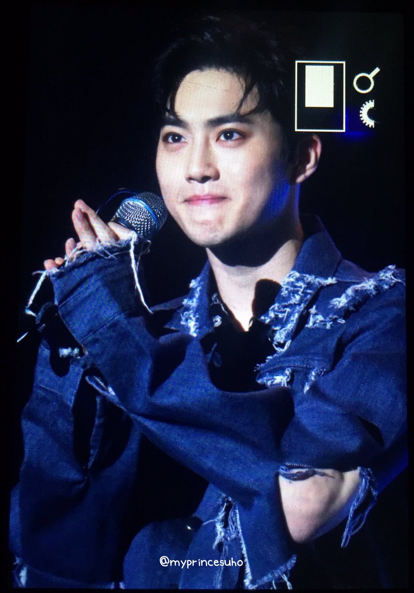 MyPrinceSUHO's tweet photo. 161009 소매 너무 카와이💖 #수호 #SUHO https://t.co/g5snckFj0m