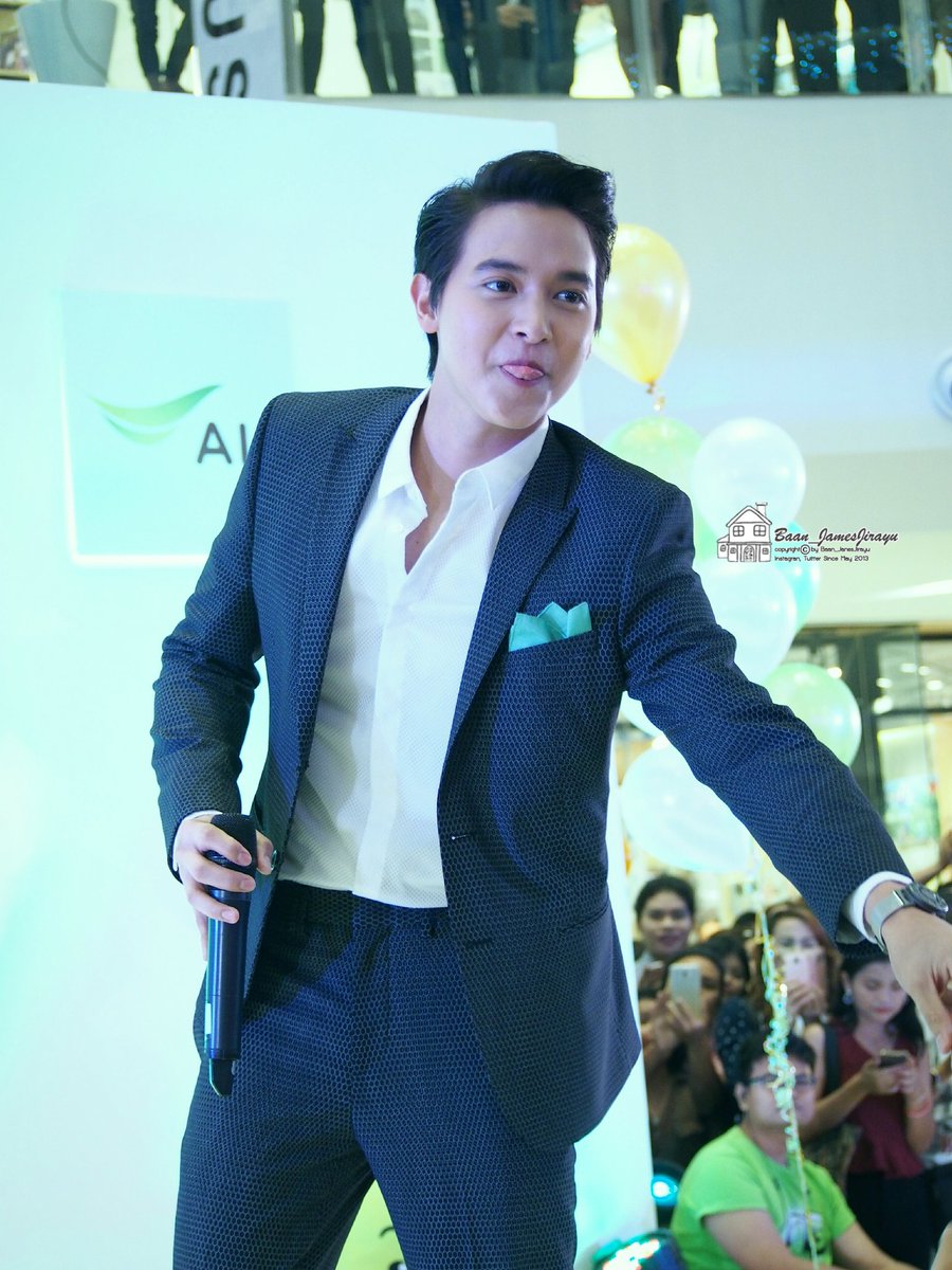 พี่เจมส์ขาา ขอจับมือหน่อย เสียงเรียกจากแฟนคลับ 😊😊 งานเปิดช็อป AIS ศูนย์การค้าเดอะมอลล์โคราช [8/10/59] #jirayu_jj #jamesjigallery <a href="/Jirayu_jj/">JAMES JIRAYU</a>