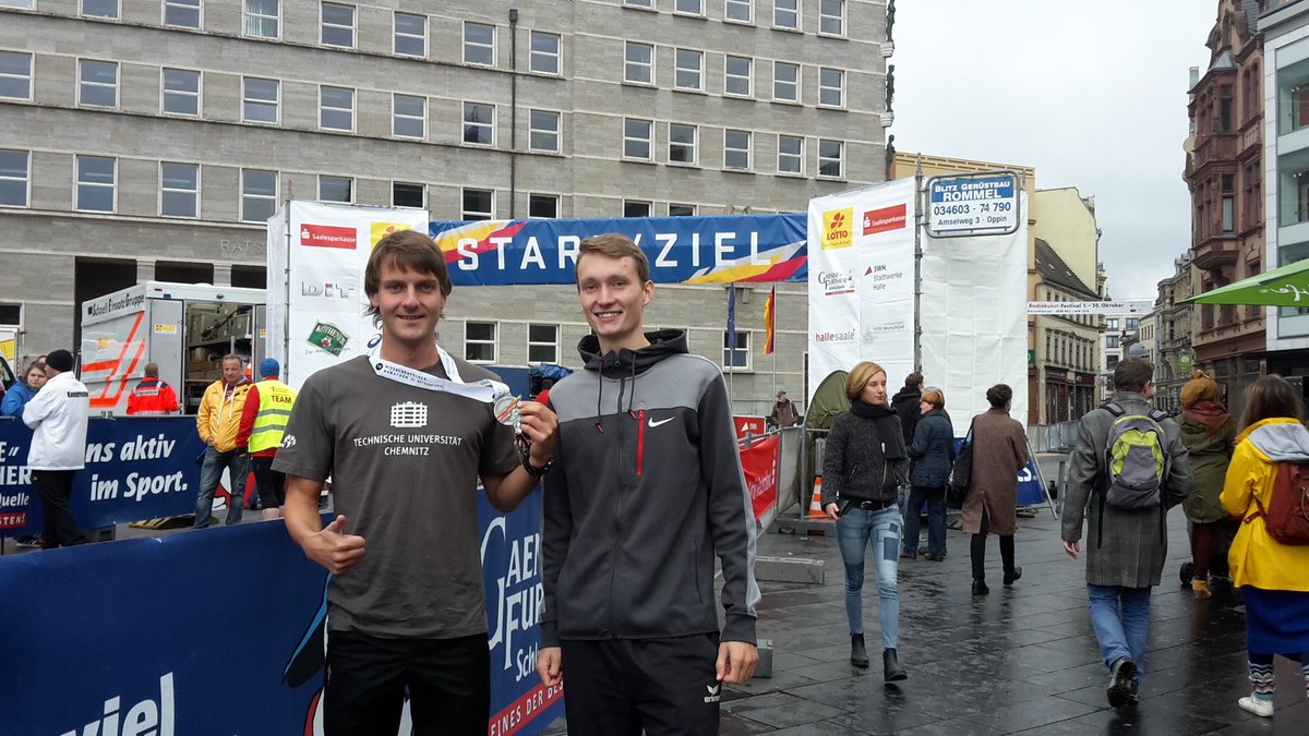 pattex42's tweet photo. Halbmarathon in 1:16:27 Stunden und somit neue persönliche Bestzeit. @TUChemnitz #MDM2016 #MitteldeutschenMarathon #running #Marathon https://t.co/xvo7r0olX0