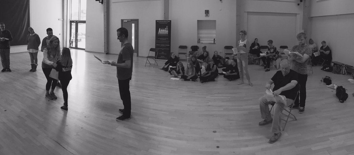 samtheatre1's tweet photo. Working the finale #Annie #SAMT80 @WatersideArts #SaleTown https://t.co/ovBuk28tvJ
