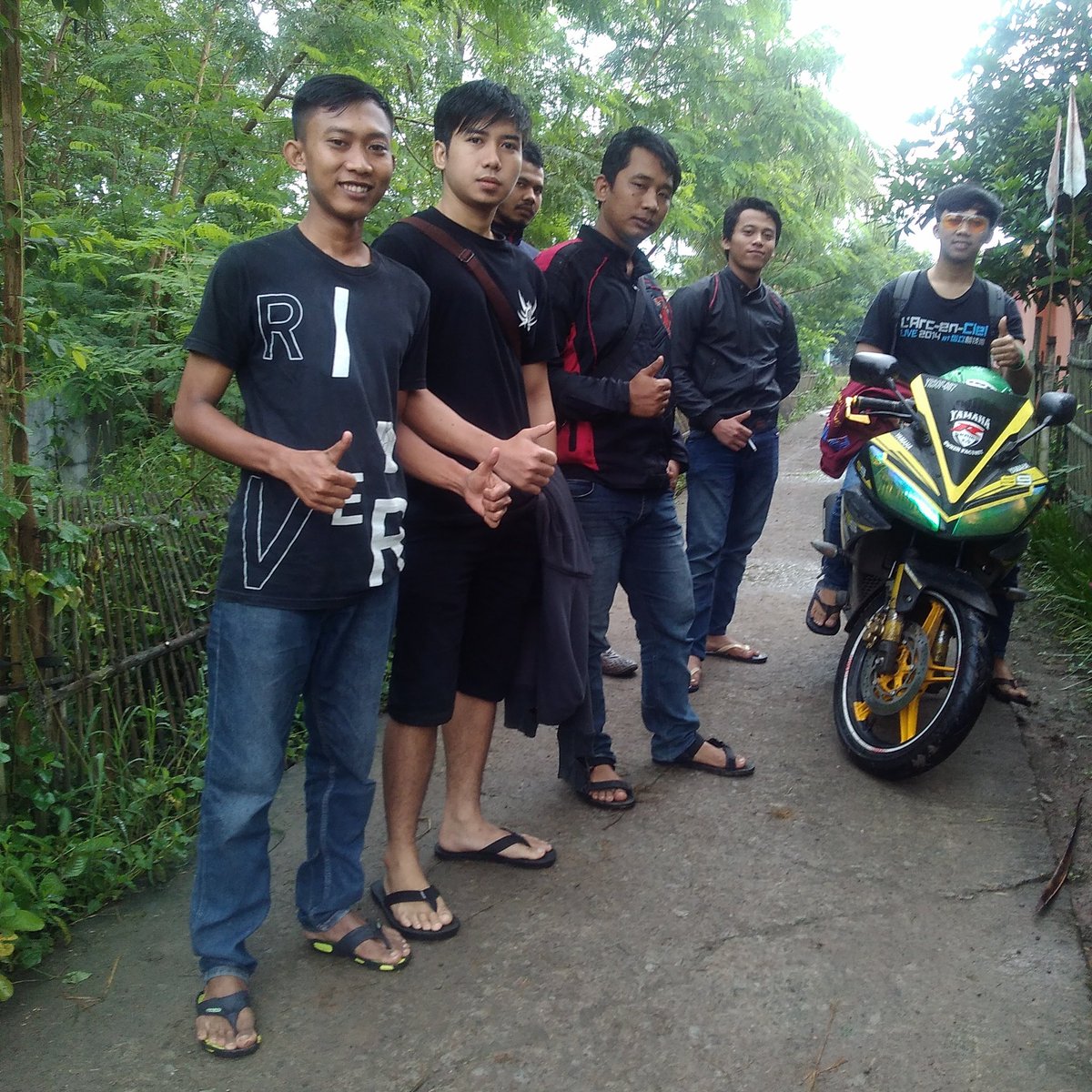 windarwilantara's tweet photo. Thank buat bung Doni, Rama, Fajar, yg sudah datang ke rumah, thank buat anak Yamaha R Series Alex dan Wangsito. https://t.co/srZIdHLtoW