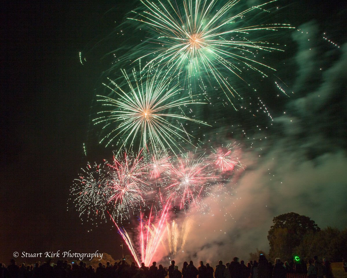 A brilliant start to the Bonfire season at <a href="/NorthiamBonfire/">Northiam Bonfire</a> facebook.com/StuartKirkPhoto