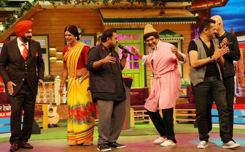 KapilSharmaK9's tweet photo. Dont miss the super special mixture of music n laughter.. @Shankar_Live @EhsaanNoorani  n loy #tkss tonight 9 pm https://t.co/1liij6GbZY