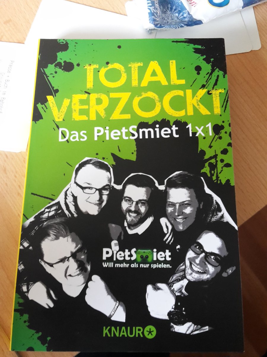 HawkyDE's tweet photo. Wie gut dass grauert am Düsseldorfer hbf auch sonntags offen ist 😎 @brosator @PietSmiet @JayPietsmiet @Br4mm3n @kessemak2 https://t.co/5pCvA8J83A