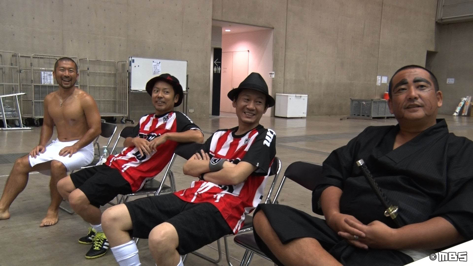 情熱大陸 ７万人動員のライブ舞台裏からラップの作り方 立ち飲み屋での素顔にメンバーの独白 アラフォー4人組の魅力的過ぎる 今 をたっぷり取材させて戴きました 放送スタートです Jounetsu Mbs Tbs 情熱大陸 ケツメイシ ミュージシャン