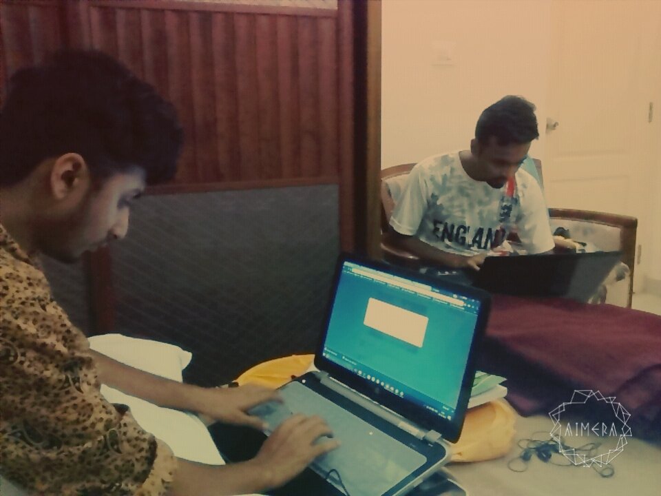 NathwaniVivek's tweet photo. When your friends can't get over trends on #Twitter & exam of #CommunicationDesign (boring & usless subject) gets sidelined! #LifeAtSSMCB https://t.co/mueAbH6O3S