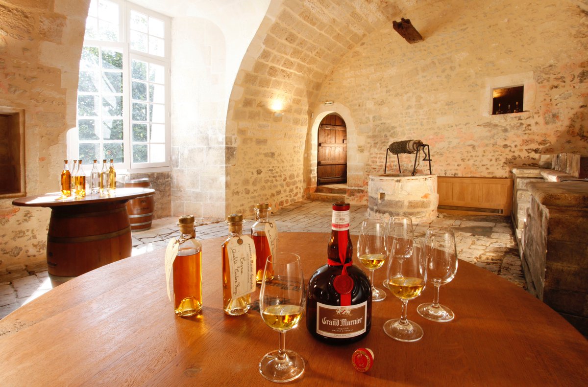 In der Pop-Up-Location «vier&amp;eins» im Zürcher Kreis 4 fand die «Grand Marnier Nuit Parisienne» statt. #campari
besserlebenmagazin.com/2016/10/campar…