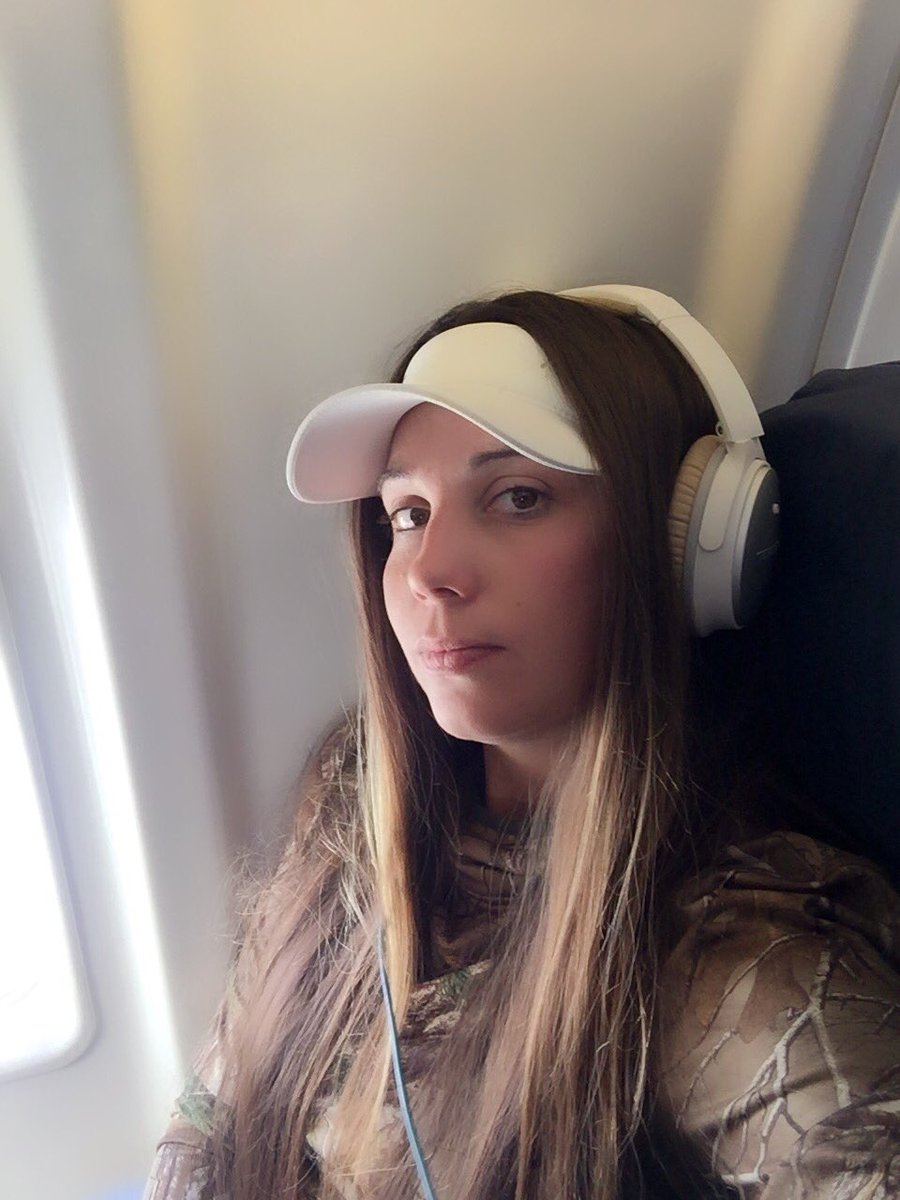 AK__21's tweet photo. An hour later and we are on a new plane. #CuttingIntoMyNapTime. Lol @Delta https://t.co/0Tyzah0CUO