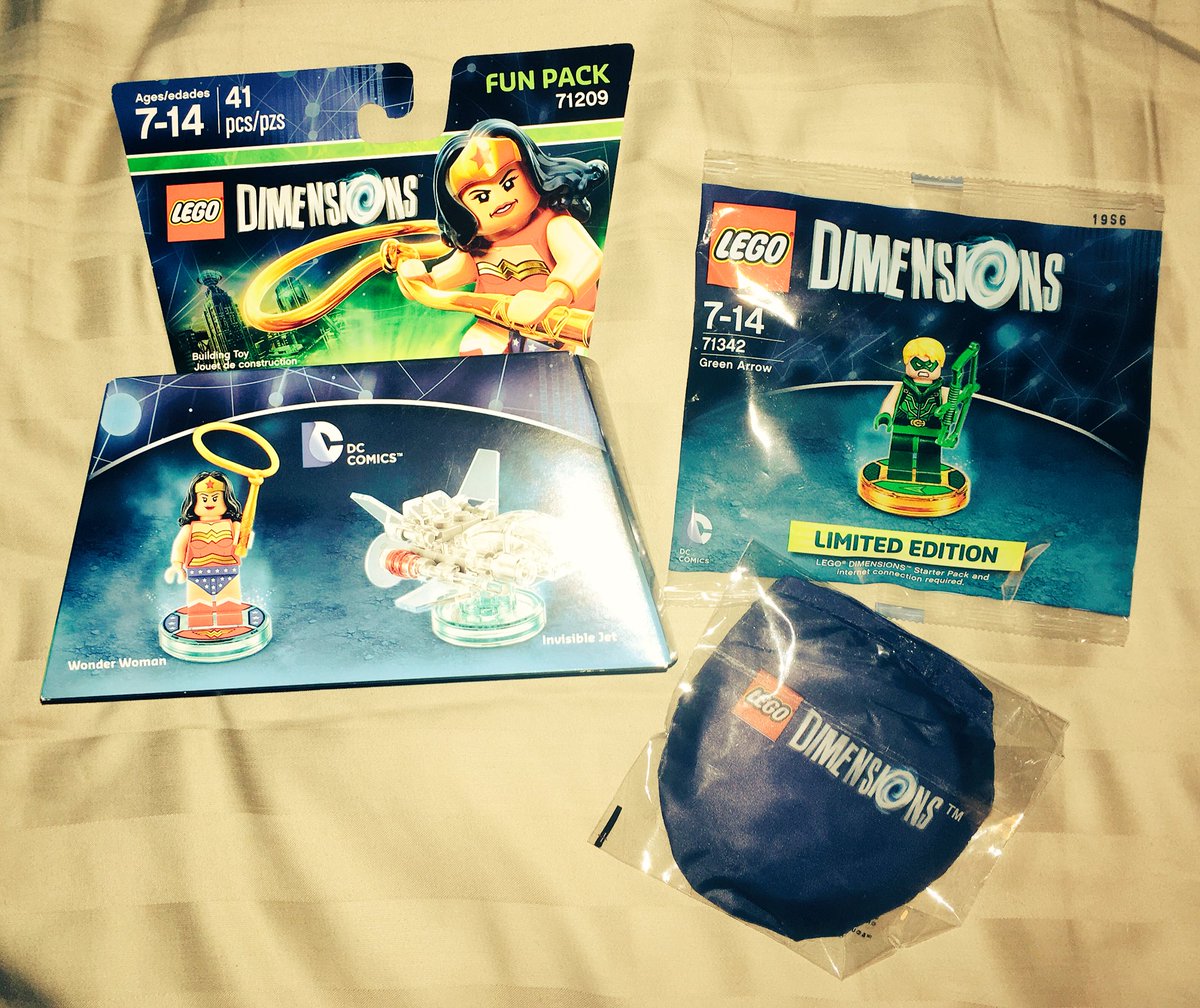 BricksToLife's tweet photo. Headed to #NYCC with some fun #LegoDimensions swag! Find me and it could be yours! @LEGODimensions #Lego #BricksToLife https://t.co/dCWm1TMRAq