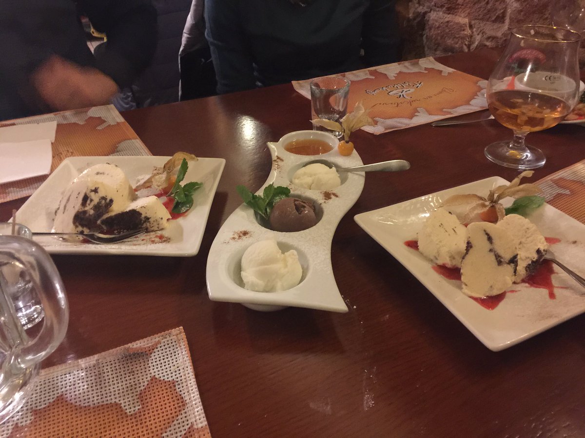 jamiekorab's tweet photo. Went to a Garlic Pub last night, had...
Garlic bread, garlic beer, garlic shot, garlic pasta & garlic ice cream #myBreathWow #VampireProof https://t.co/LMRKoXy6KY