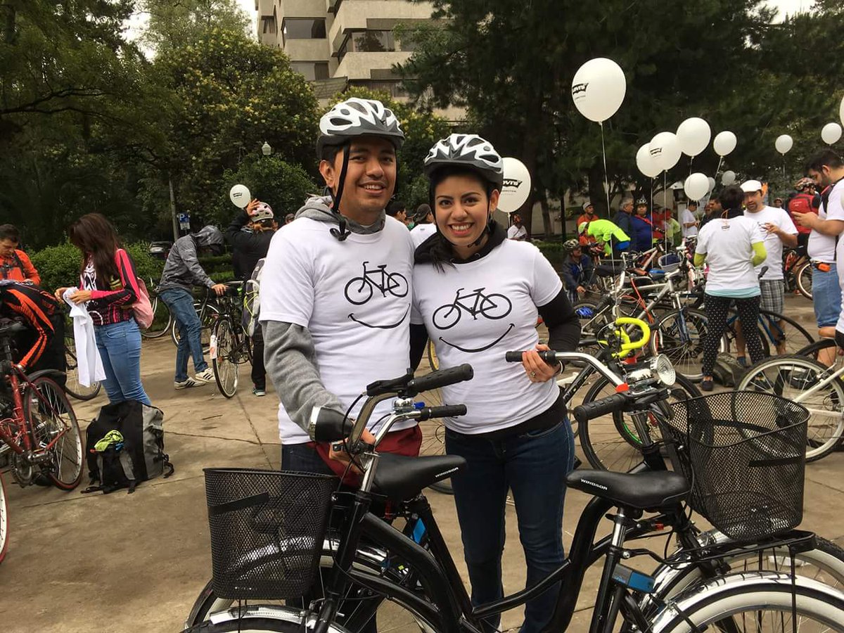 dchepar's tweet photo. A la rodada #LevisCommuter con @LevisMX 😎 https://t.co/wPdtBGX0XO