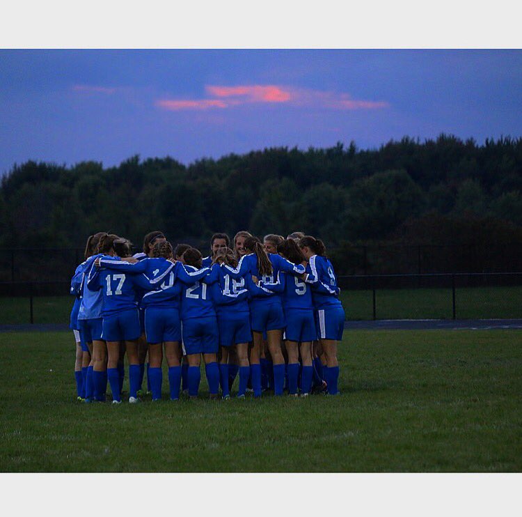 collbabyyyy's tweet photo. come support the soccer team tomorrow @ Denison @ 7!!!!!! ⚽️#seniornight #blackout #beatorange https://t.co/QPQka70P2M