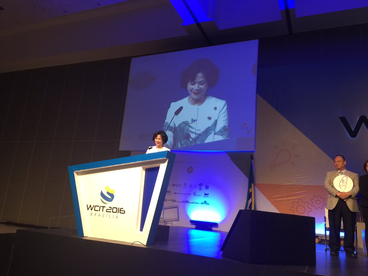 ahcarmona's tweet photo. @SergioGKaufman @AngelicaPereyra por 1era vez la nueva Chairman @WITSA1, la mayor organización de TI mundial, es mujer #wcit2016 https://t.co/KYGJwn6GDb