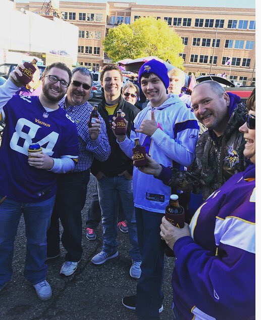 Love us some FRÏSA tailgating! #vikings #football #tailgate