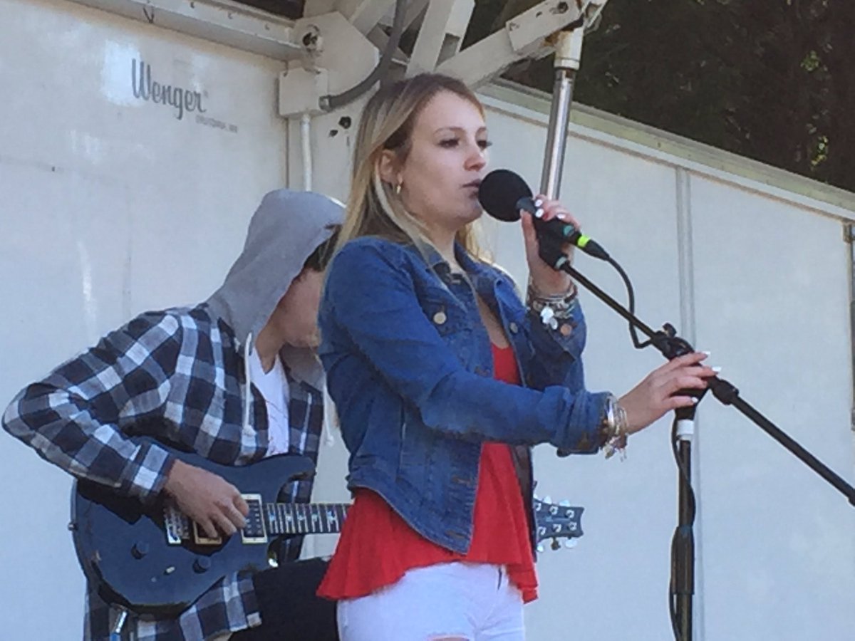 Clifton Day is in full swing!  Come down and listen to live music. #cliftonday #cliftonva #leahvanblaricom rocks it!