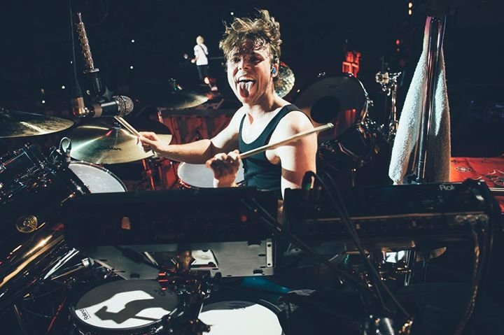 "Ashton...you look so hot."