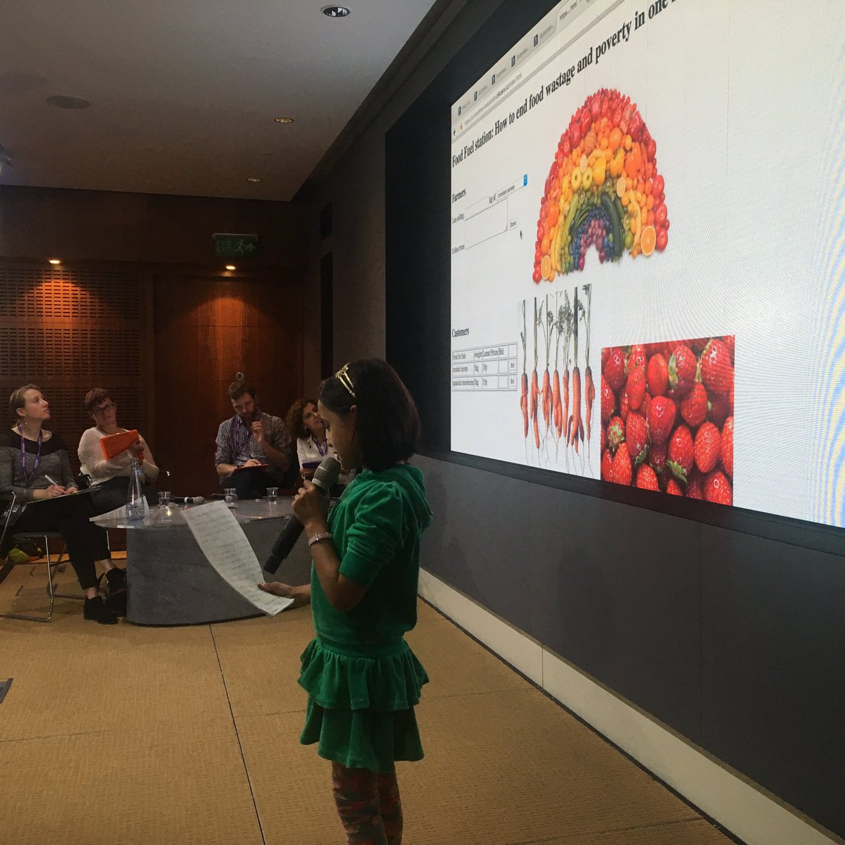 Stemettes's tweet image. Anisa is presenting now at #foodcodewknd