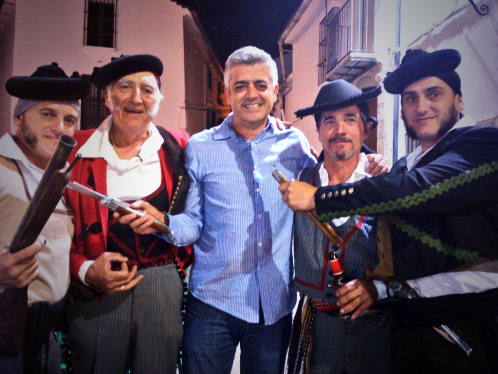 Ssol_Varela's tweet photo. ¡Cuanto peligro por la serranía! #ADFIESTA22 @ModestoBarragan @pepecarmona1 @MARIANOVALLADOL @fcojandino @Inesporro https://t.co/D0YoBnpeme