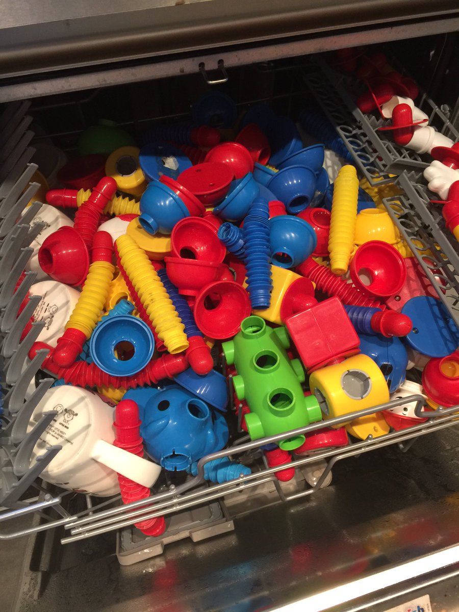 burychildmindin's tweet photo. Behold a wondrous sight! A dishwasher full of #popoids 😁 https://t.co/JHj6pio9ME