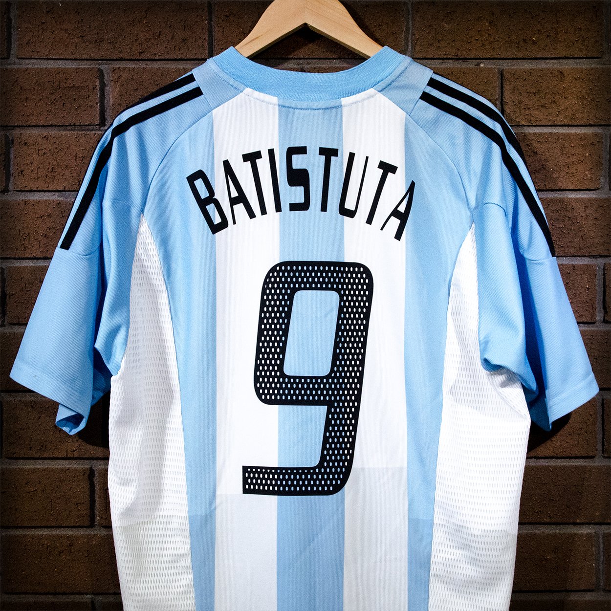 Classic Football Shirts on Twitter: "Argentina 02-04 home shirt Batistuta  #9 #batigol https://t.co/IFHzcAMOhr" / Twitter