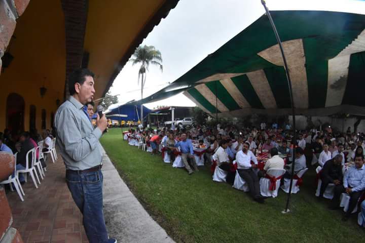 HectorYunes's tweet photo. Me reuní con actores políticos y sociedad civil en el municipio de #Ixtaczoquitlán. https://t.co/wM1hJB846r
