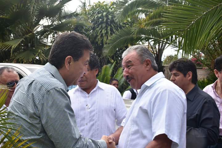 HectorYunes's tweet photo. Me reuní con actores políticos y sociedad civil en el municipio de #Ixtaczoquitlán. https://t.co/wM1hJB846r