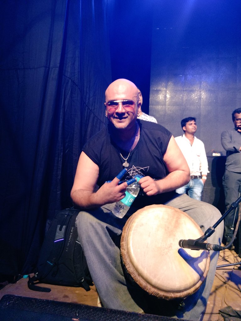timestakeover's tweet photo. @Ashram_Coll at #NeonDandiya #NewAge! @AshmitPatel https://t.co/AhqoR7hDvP