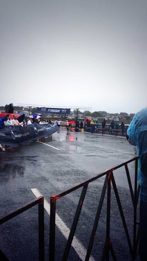 JackleyV's tweet photo. Rainy race day https://t.co/EEXJqLBct1