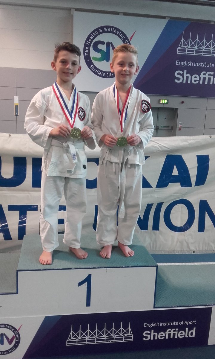 Nev150n's tweet photo. Team Gold really proud dad #RomileyKarate https://t.co/MGhLXxuy8j