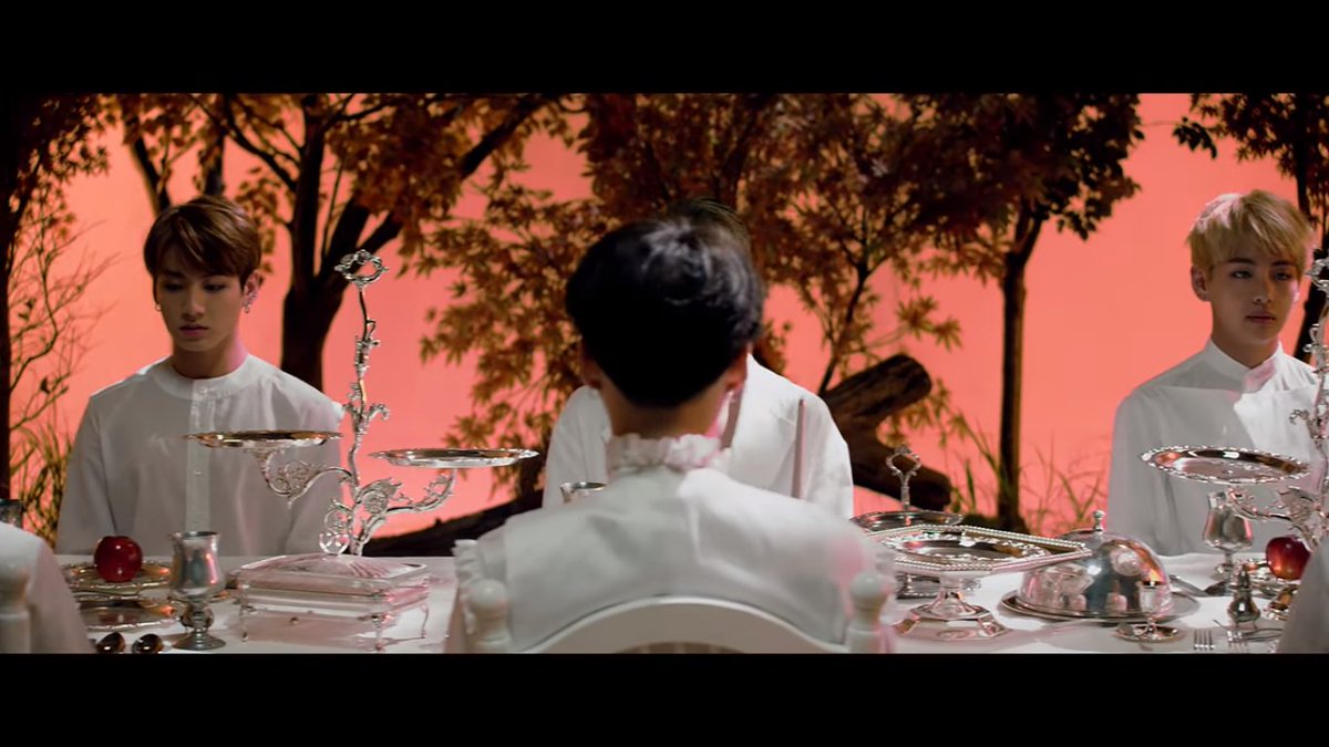 bridgrtonss's tweet photo. o jantar da familia tradicional coreana #WINGSBR https://t.co/qPNVYLXgtO