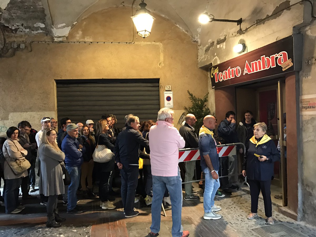 DonAndreaGallo's tweet photo. #OttobreDeAndre' #Albenga gran concerto per #DonGallo grazie ai Fieui dei Caruggi sempre al fianco della Comunità San Benedetto al porto https://t.co/5fG3keGIhT