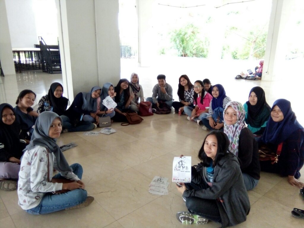 BSMakassar_'s tweet photo. Gath #BSMakassar sore tadi di Menara Pinisi UNM Makassar ππ 09/10/2016 cc @NuBLINKOfficial @NAPAKBOEMI_ind @MY_Management99 #diaryconcert https://t.co/VGJzXqh9ze