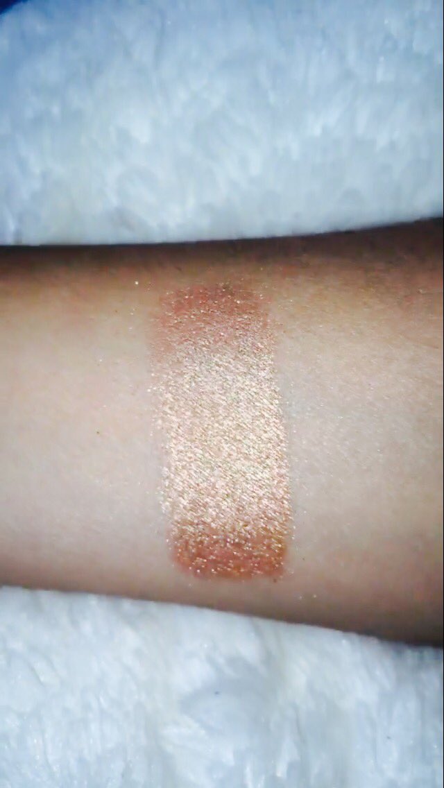 bugsbeautyx's tweet photo. How was this only £1 😻✨✨ #DrugStoreMakeUp https://t.co/mw8qr2UjaS
