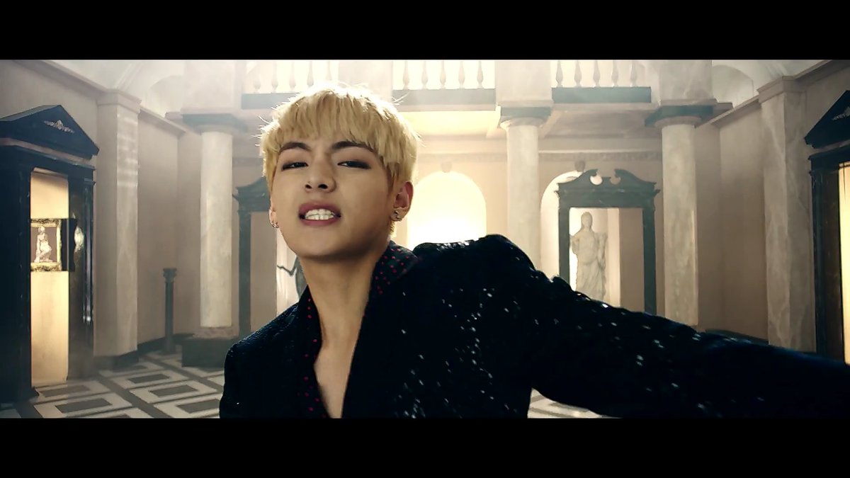 Y1004_'s tweet photo. MV
#피땀눈물 #BloodSweatTears #WINGS #방탄소년단 #BTS #뷔 #태형 #태태 #V https://t.co/36lNwPWIwE
