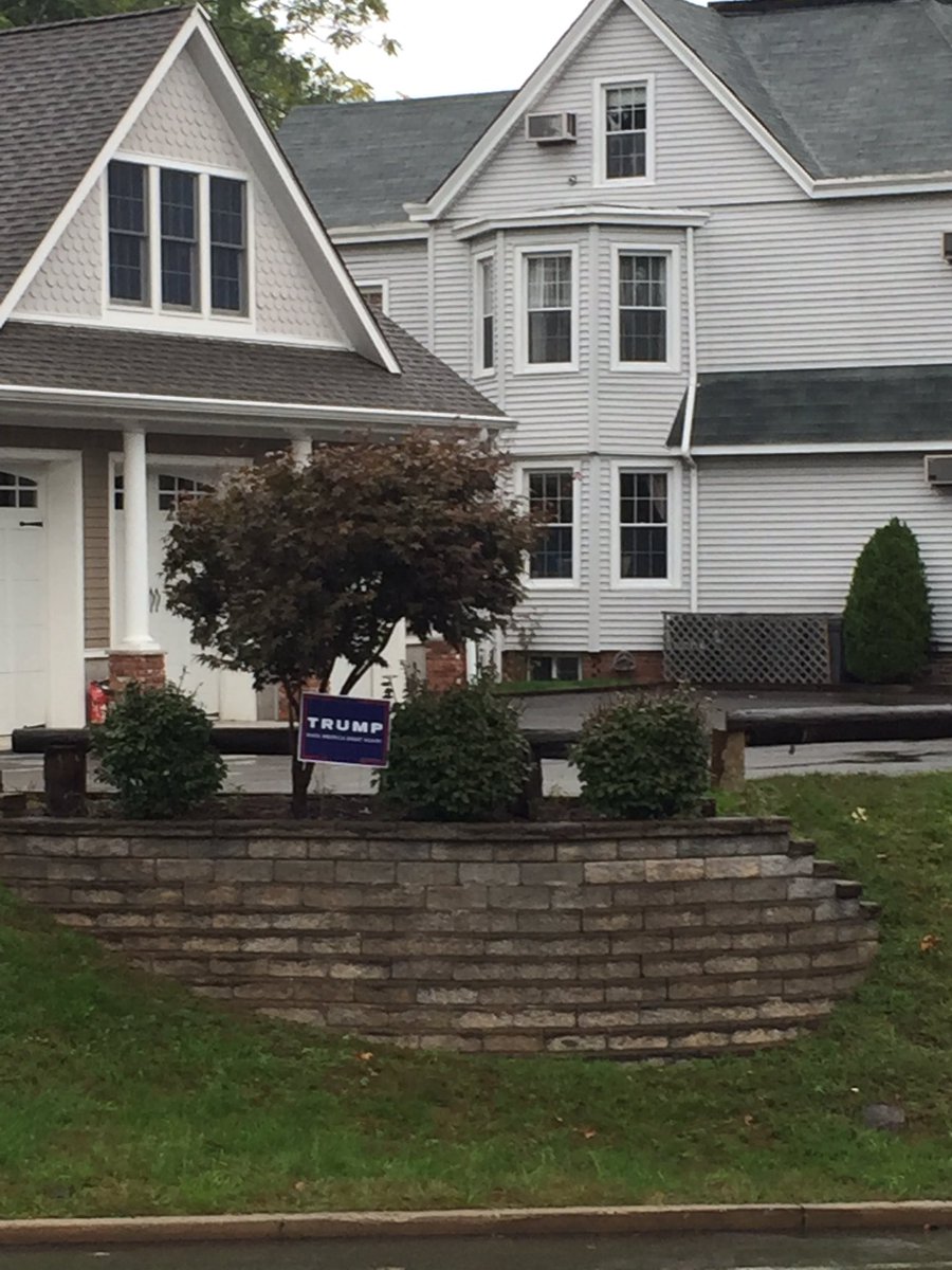 CyrusMMcQueen's tweet photo. I'm in the burbs so, I expected to see a couple signs but, after the 9th or 10th house, I had to take a pic... the threat is very much real. https://t.co/sJNVYrtin2