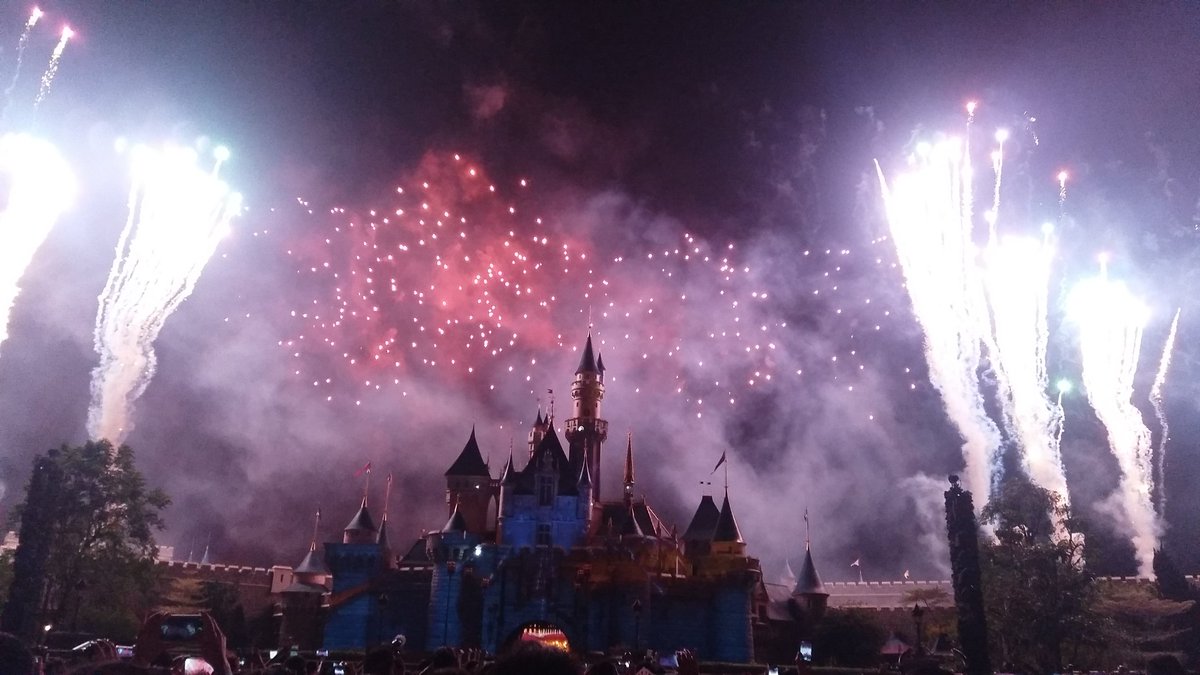AnnePague's tweet photo. DISNEYLAND 💕 https://t.co/pLi5R6XGZ5