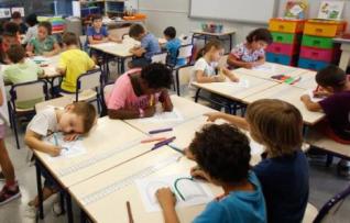 levante_emv's tweet photo. #Lomásleído de la semana | Adiós a las clases por la tarde https://t.co/e8TFQj7yU3 #jornadaescolar Por @Rafelmontaner https://t.co/ALc9k184D9