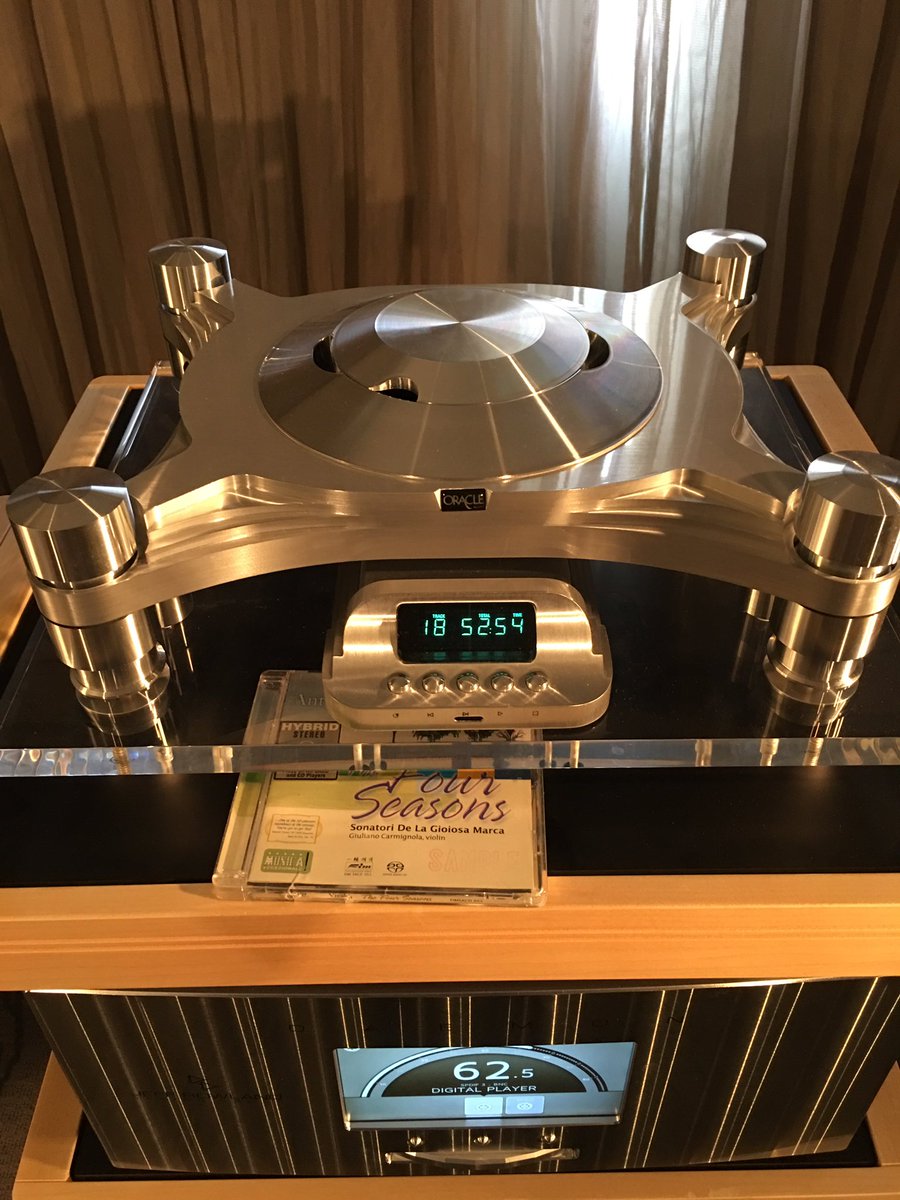 SYclotronAudio's tweet photo. #RMAF2016 #RMAF Not sure why you need this disc spinner from #jeffrowland but it's certainly pretty. https://t.co/7P8pqxzGre