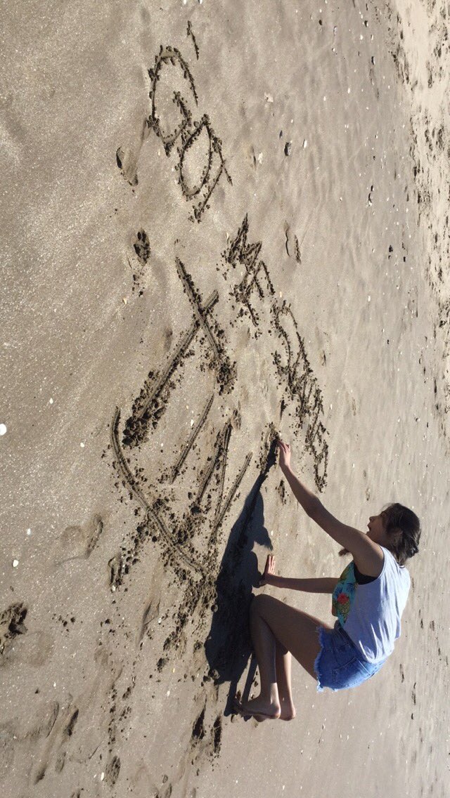tinitapriority's tweet photo. Estar en la playa y lo único en que se piensa es en el Got Me Started Tour💥 Te amo❤️ @TiniStoessel @marianaluciamuz https://t.co/M0hDFRO5Cq
