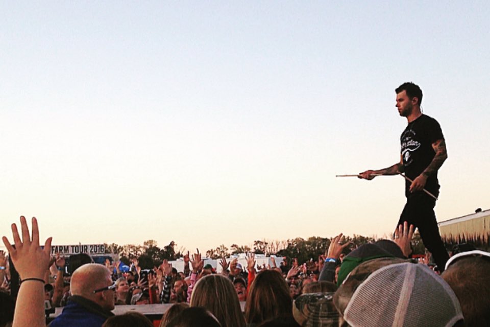 JenniferWuk's tweet photo. The @GrangerCrew last night in Monroeville Indiana! Opening up for @LukeBryanOnline #LukeBryanFarmTour #FarmTour2016 https://t.co/fE3TDwnsPt