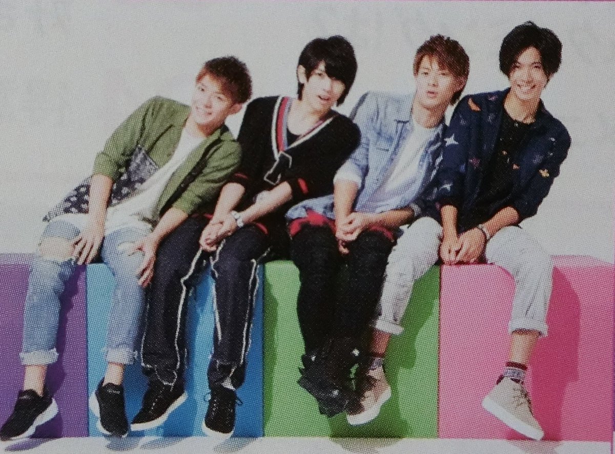 kishi_maru's tweet photo. 3人の方に寄っ掛かったらやっぱりそのまま遊ばれちゃう岸くん☺笑顔がかわいい☺ https://t.co/h55p7q6R46